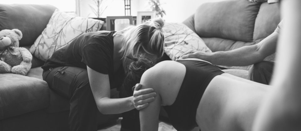 Utah doula helping mom cope while pushing; home birth