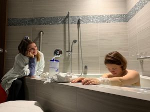 Salt Lake doula  supports client emotionally while in tub 